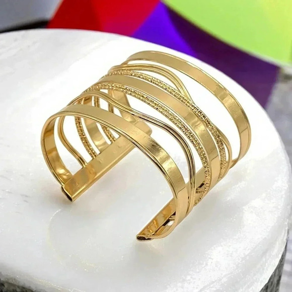 🆕️Bold & Modern 18K Gold Plated Iron Trendy Fashion Wide Hollow Cuff Bracelet ✨ - Picture 9 of 13